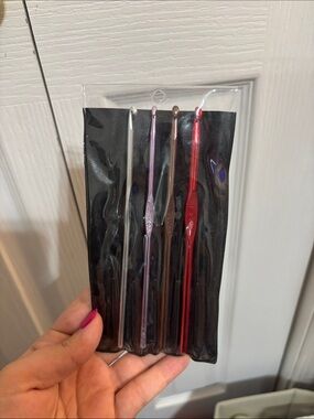 Metallic Crochet Hook Set - 4 Piece